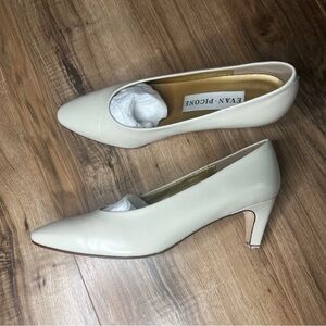 Vintage Evan Picone Ivory Leather Pumps Made in Italy Size 7.5